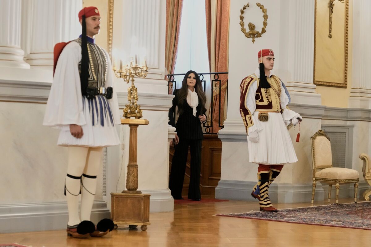 Πέρα από την Κίμπερλι Γκιλφόιλ: Πρέσβεις που απομακρύνθηκαν μετά από σκάνδαλα - Από το ερωτικό blog μέχρι τον διπλωμάτη που αποκοιμήθηκε