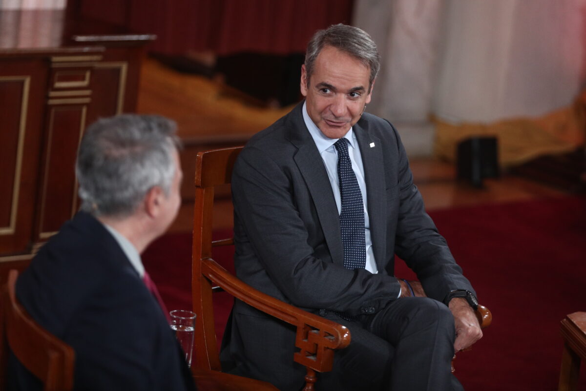 Live η συζήτηση του Κυριάκου Μητσοτάκη με τον συγγραφέα Ντάνιελ Μέντελσον | Επικαιρότητα στο LivePress.gr