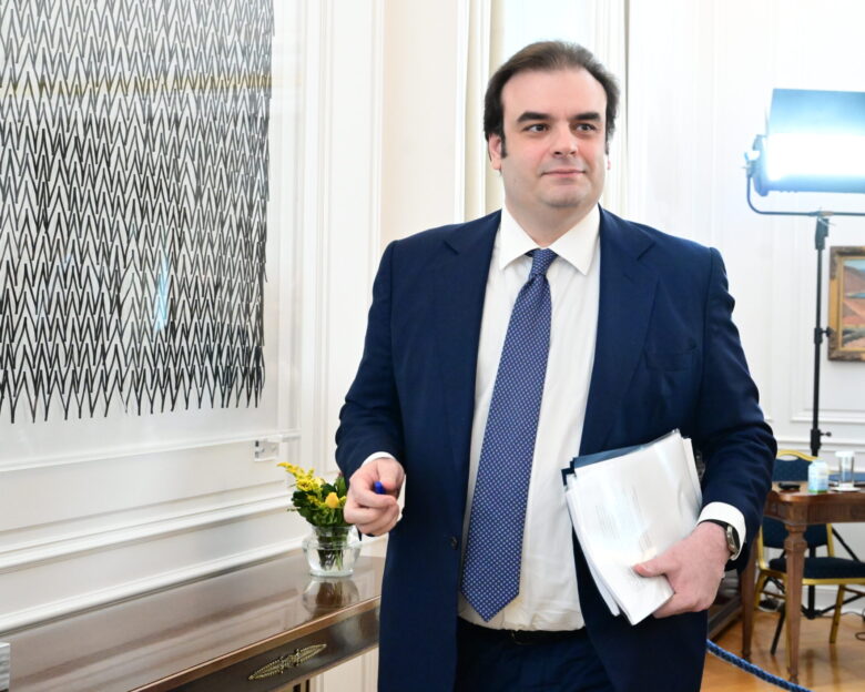 Συνεδρίαση του Υπουργικού Συμβουλίου, στο Μέγαρο Μαξίμου, Πέμπτη 27 Νοεμβρίου 2025. Στην ατζέντα του Υπουργικού Συμβουλίου περιλαμβάνονταν μεταξύ άλλων, η εισήγηση της Υπουργού Εργασίας Νίκης Κεραμέως για τη νέα κοινωνική συμφωνία για την ενίσχυση των Συλλογικών Συμβάσεων Εργασίας, ο κρατικός προϋπολογισμός και τον Πολυετή Δημοσιονομικό Προγραμματισμό 2026-2029 , καθώς και τις νέες ρυθμίσεις για τις κληρονομιές