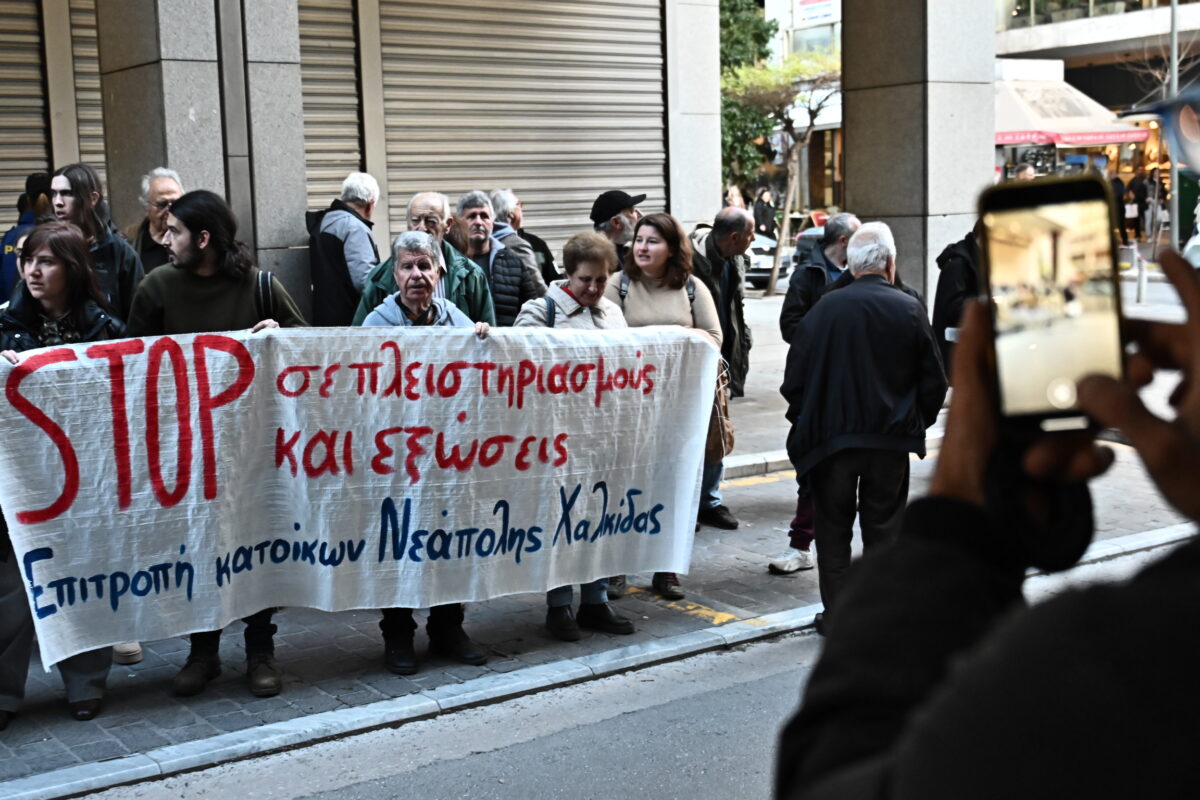 Κόκκινα δάνεια: Το ΥΠΟΙΚ απέσυρε το άρθρο 23 - «Θα βάλουμε τους servicers με τα δύο πόδια σε ένα παπούτσι»