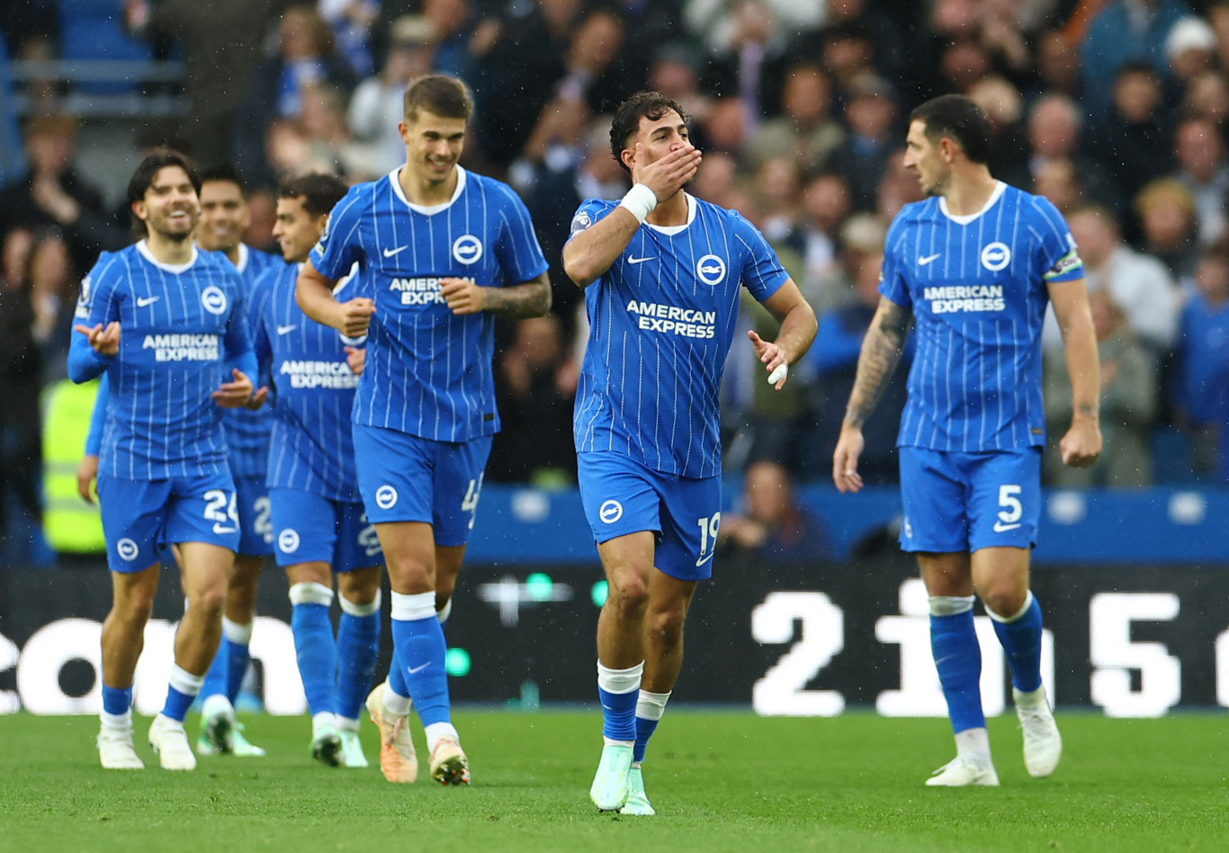 Premier League: Ο Μπάμπης Κωστούλας είχε γκολ και ασίστ στο 5-0 της Μπράιτον, η Μάντσεστερ Γιουνάιτεντ ισόπαλη 1-1 με τη Λιντς