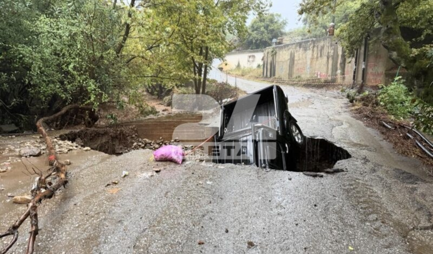 Μπαράζ μηνυμάτων από το 112 για την κακοκαιρία στην Κρήτη: Πλημμύρισαν δρόμοι και σπίτια, θάφτηκαν στα λασπόνερα τα αυτοκίνητα