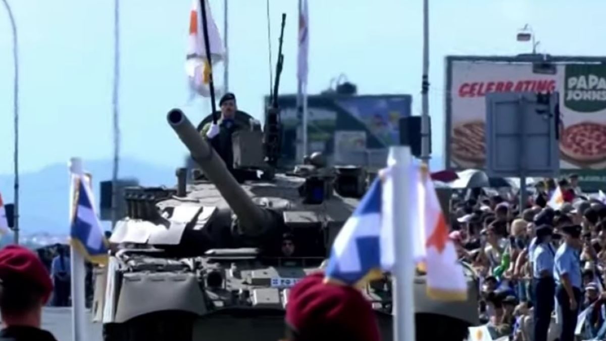Στρατιωτική παρέλαση στην Κύπρο