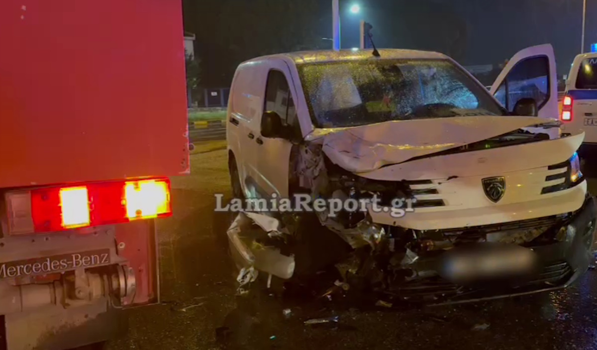 Τροχαίο στη Λαμία με 1 τραυματία - Πέρασε με κόκκινο και τον «εμβόλισε»