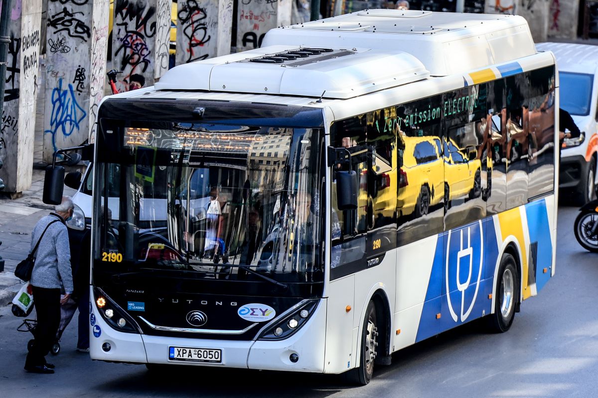 Βούλα: Λεωφορείο παρέσυρε πεζή στη Λεωφόρο Βουλιαγμένης - Με προβλήματα η κυκλοφορία