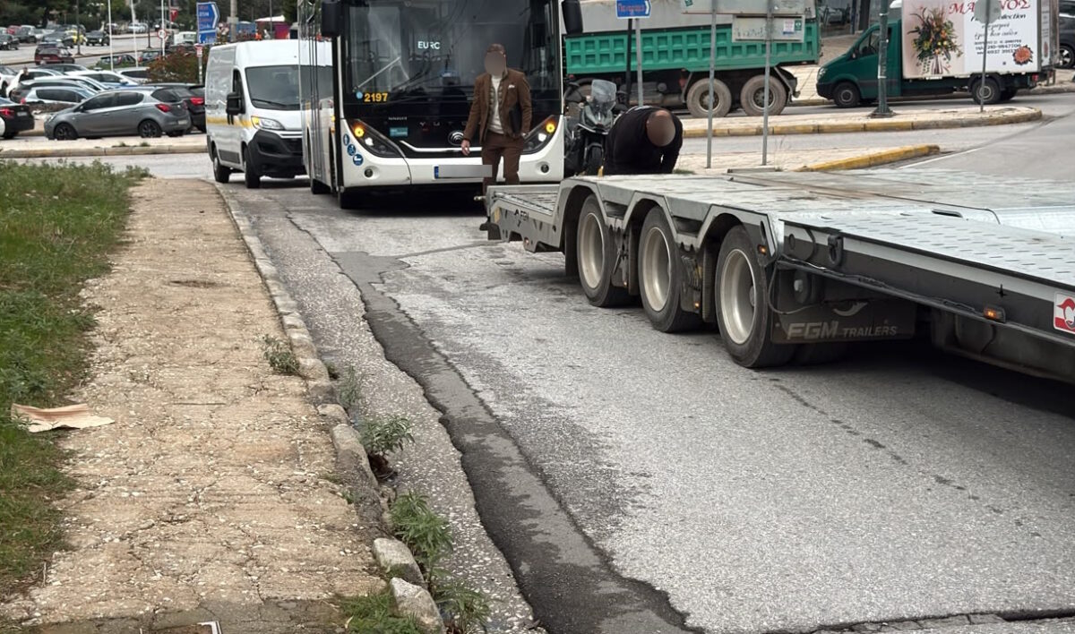 Το λεωφορείο που παρέσυρε την γυναίκα στη Βούλα