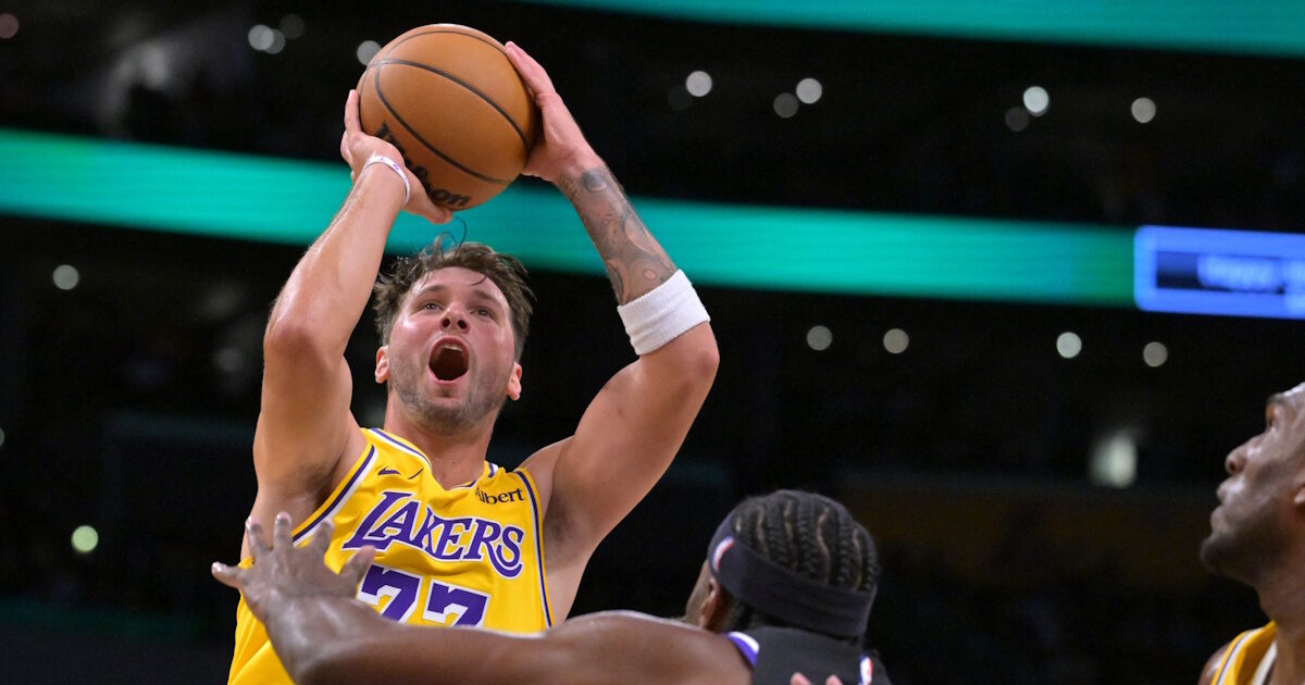 NBA: Ο Λούκα Ντόντσιτς έδειξε το δρόμο της νίκης στους Λέικερς κόντρα στους Γουόριορς NBA: Ο Λούκα Ντόντσιτς έδειξε το δρόμο της νίκης στους Λέικερς κόντρα στους Γουόριορς