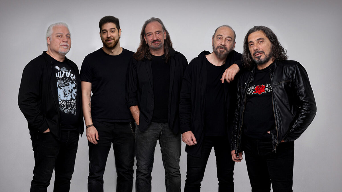 Οι Magic De Spell με το νέο τραγούδι «Σπουργίτι» σε μία επετειακή συναυλία στο Κύτταρο για τα 45 χρόνια