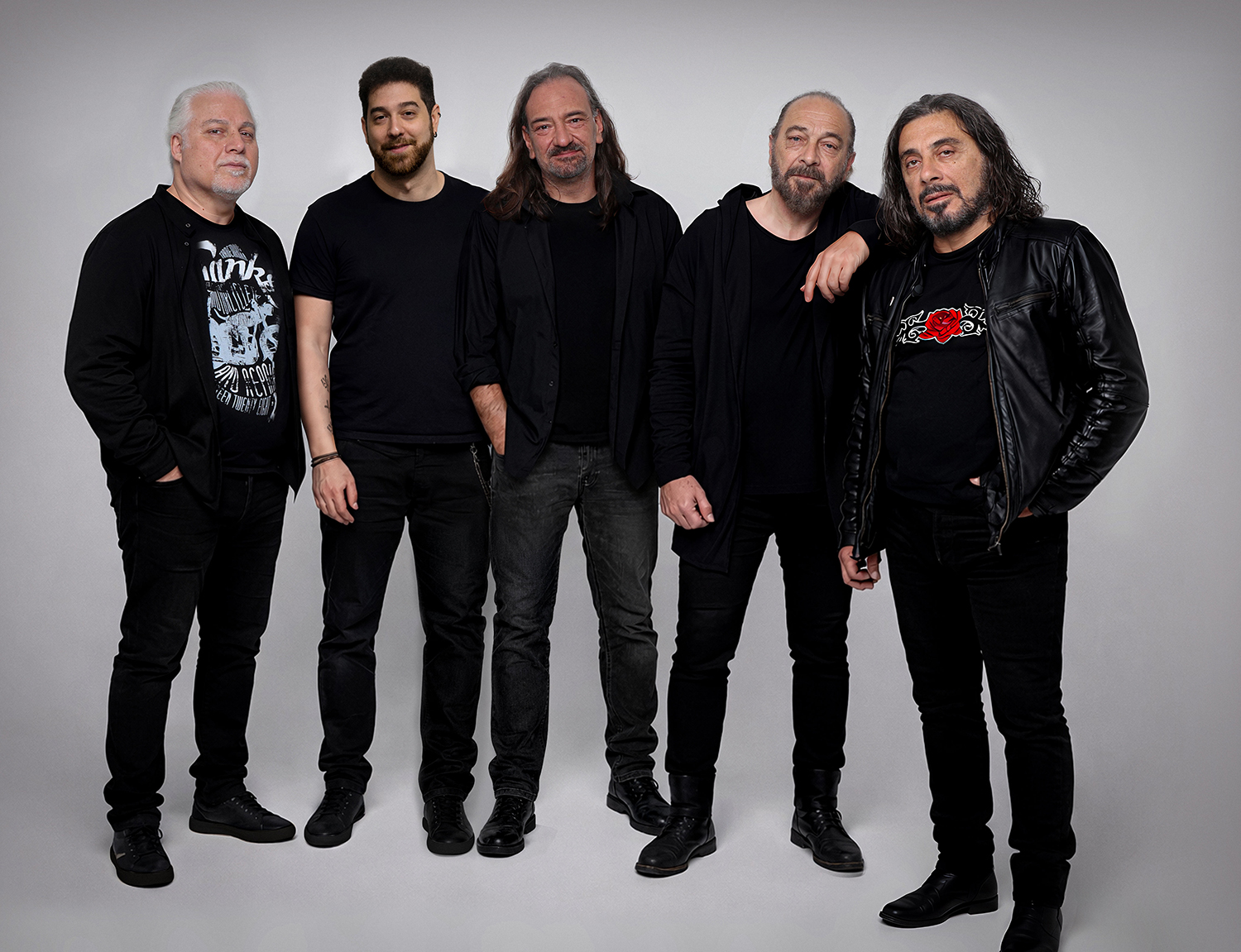 Οι Magic De Spell με το νέο τραγούδι «Σπουργίτι» σε μία επετειακή συναυλία στο Κύτταρο για τα 45 χρόνια