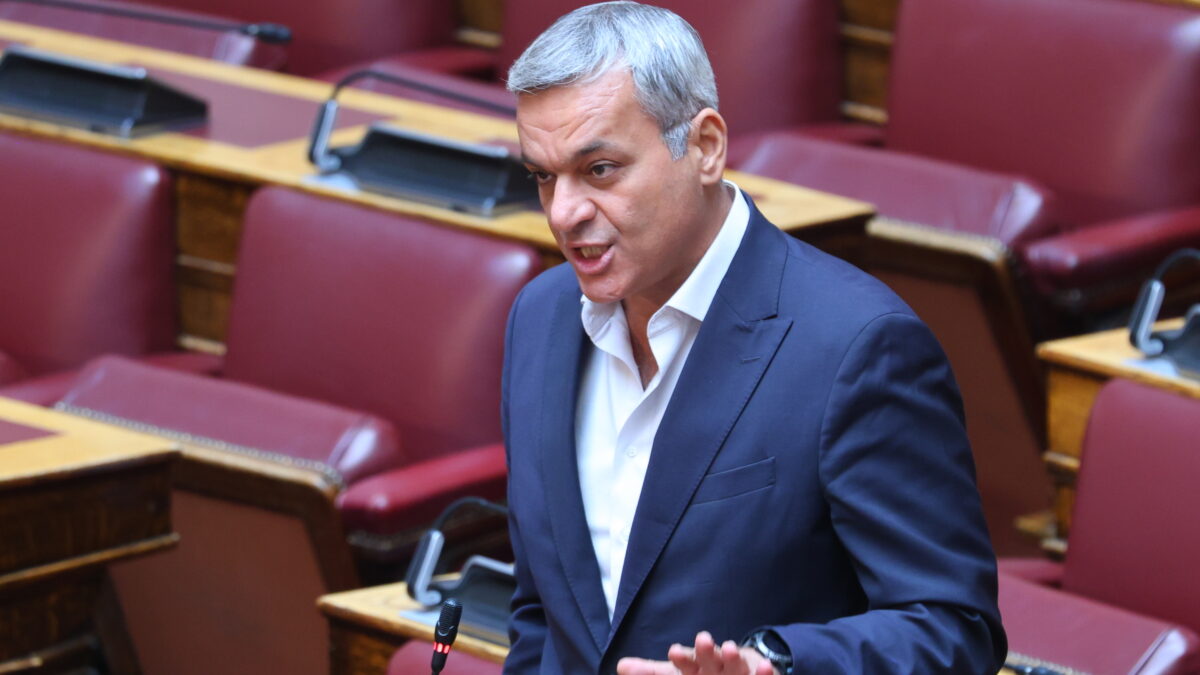 O Χάρης Μαμουλάκης