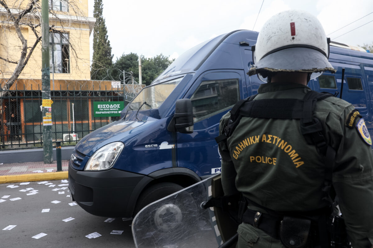 Υπό δρακόντεια μέτρα ασφαλείας η μεταγωγή των προφυλακισμένων στην Ευελπίδων