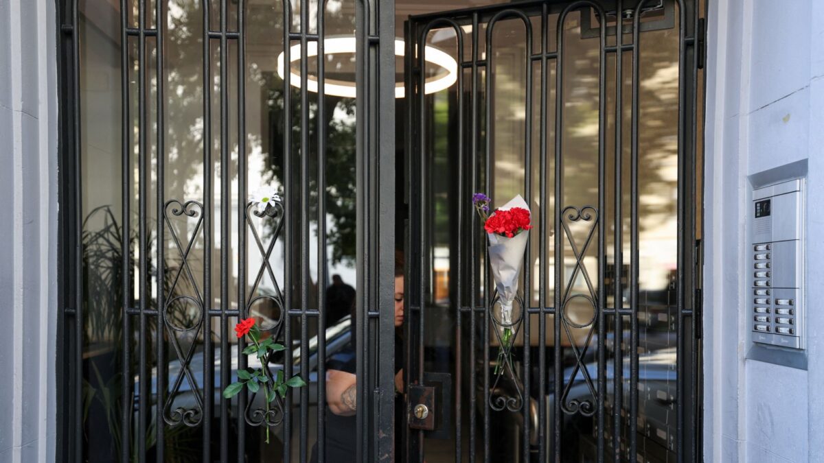 Λουλούδια για την Μαρικάρμεν Αμπασκάλ