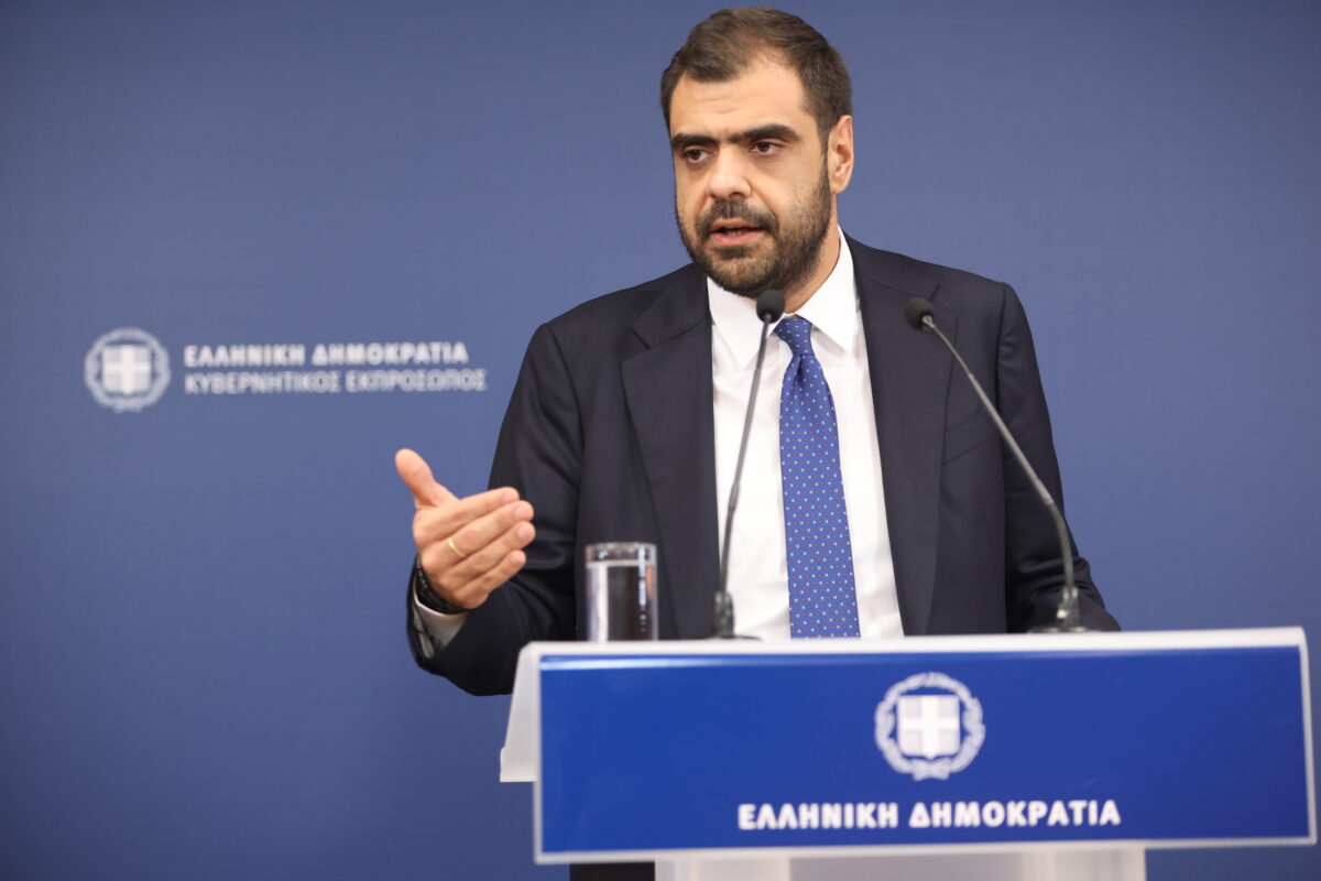 Live η ενημέρωση από τον κυβερνητικό εκπρόσωπο Παύλο Μαρινάκη | Επικαιρότητα στο LivePress.gr