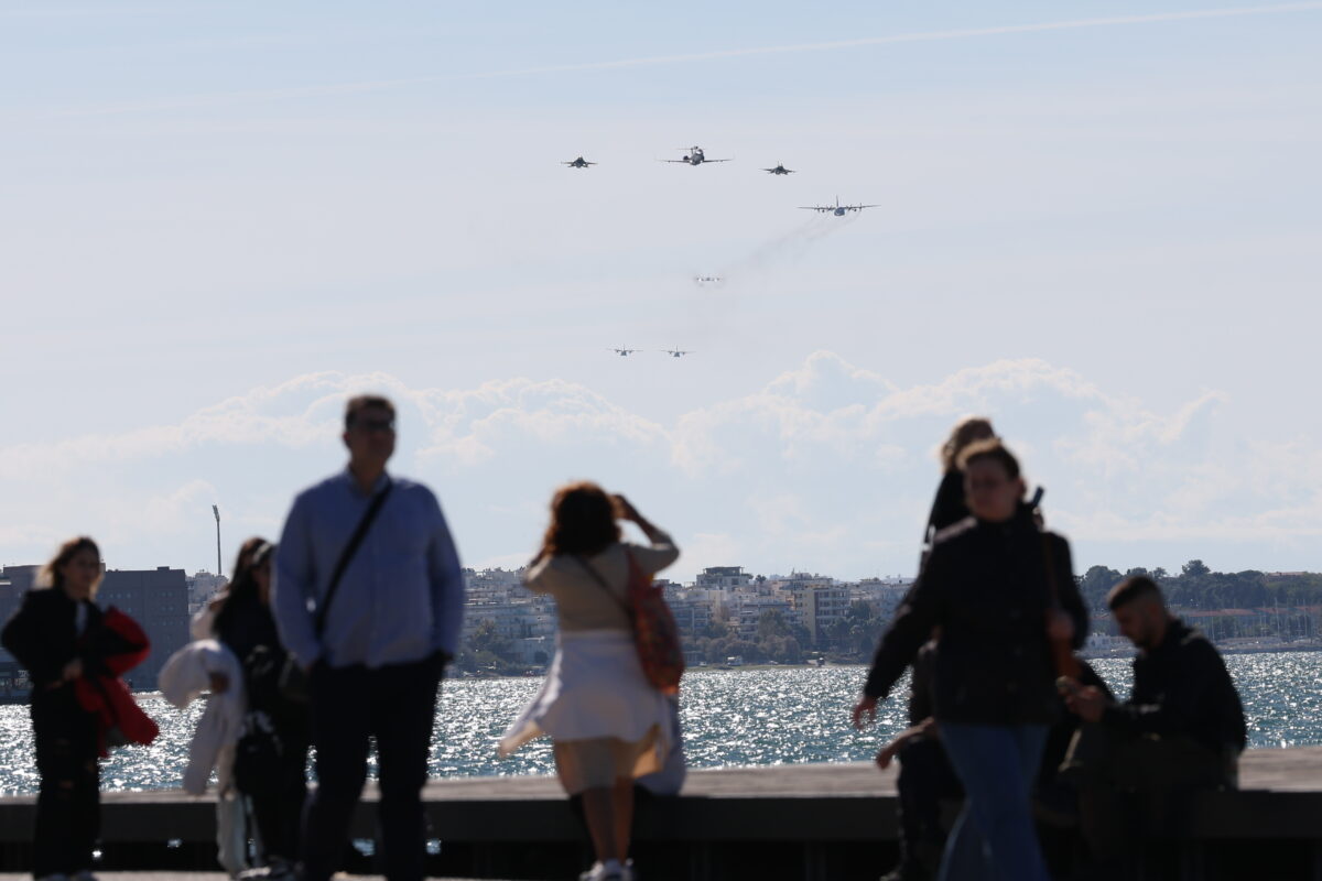 Δοκιαστικές πτήσεις αεροσκαφών της Πολεμικής Αεροπορίας για την παρέλαση της εθνικής επετείου της 28ης Οκτωβρίου στη Θεσσαλονίκη.   Παρασκευή 23 Οκτωβρίου 2026 (ΒΑΣΙΛΗΣ ΒΕΡΒΕΡΙΔΗΣ