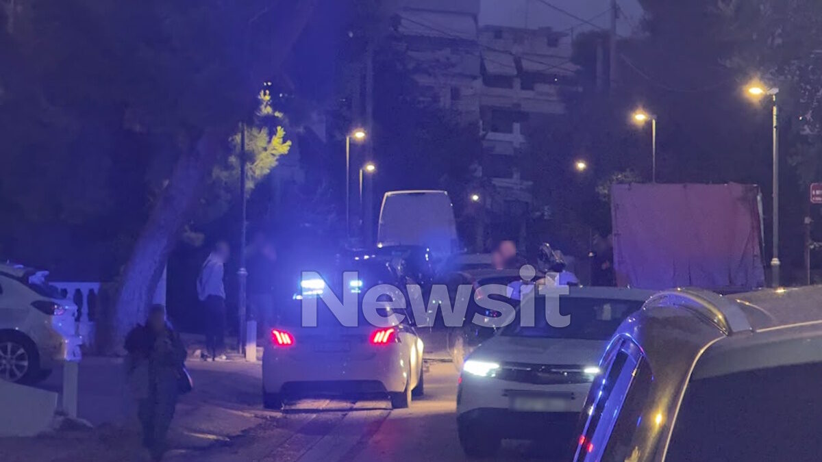 Μεταμόρφωση: Καταδίωξη με επεισοδιακό φινάλε  – Συγκρούστηκε μετωπικά με άλλο ΙΧ και έπεσε σε παρκαρισμένα αυτοκίνητα