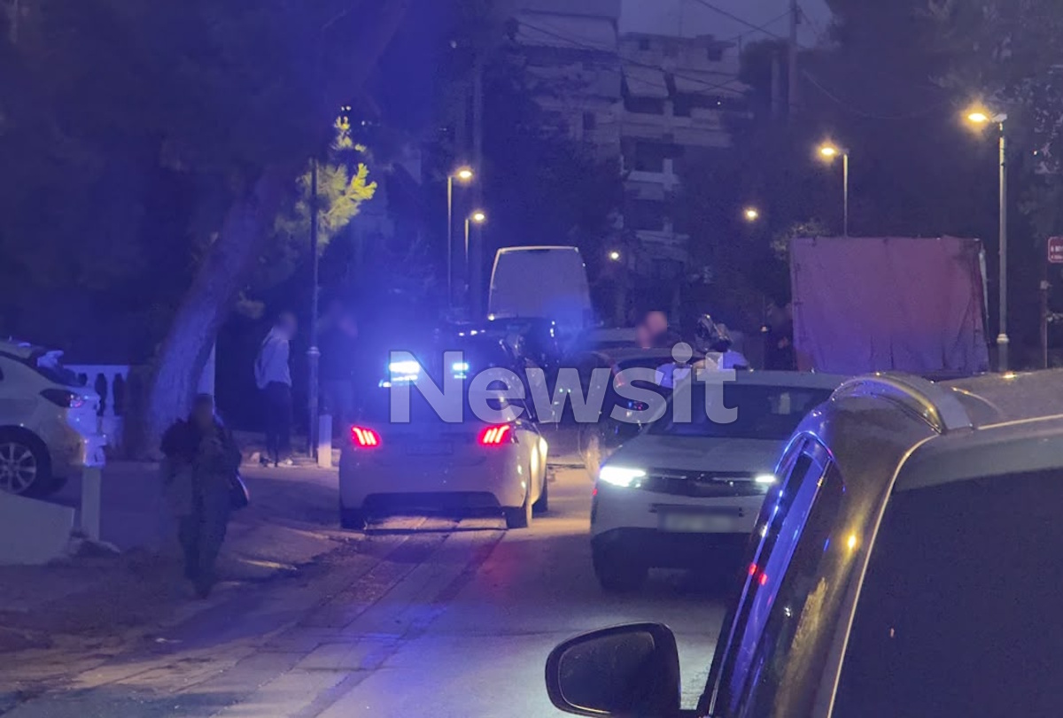 Μεταμόρφωση: Καταδίωξη με επεισοδιακό φινάλε  - Συγκρούστηκε μετωπικά με άλλο ΙΧ και έπεσε σε παρκαρισμένα αυτοκίνητα