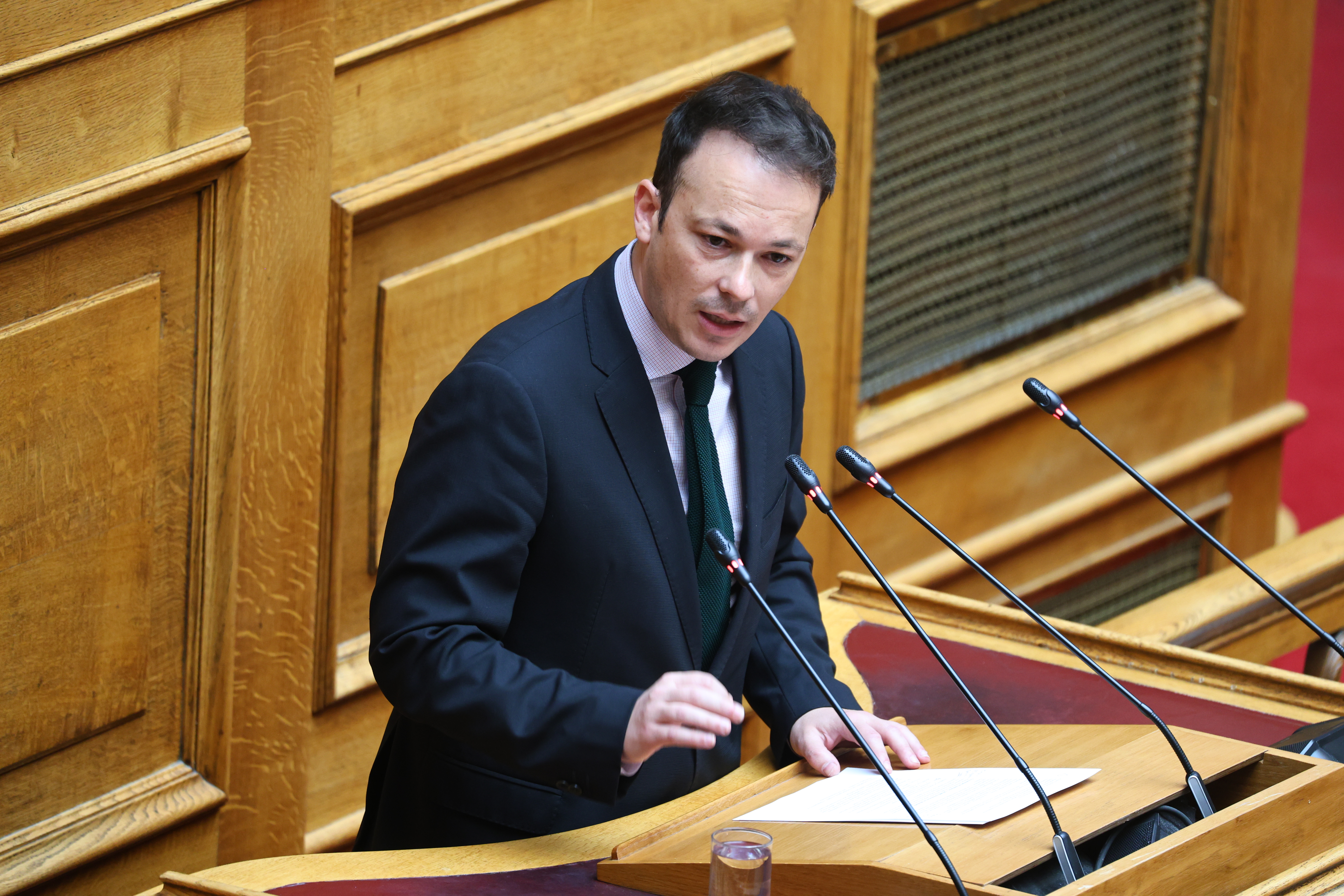 Ανακοινώθηκε στη Βουλή η παραίτηση Ζαμπάρα – Συνεχίζει με την ΕΛΑΣ του Αλέξη Τσίπρα