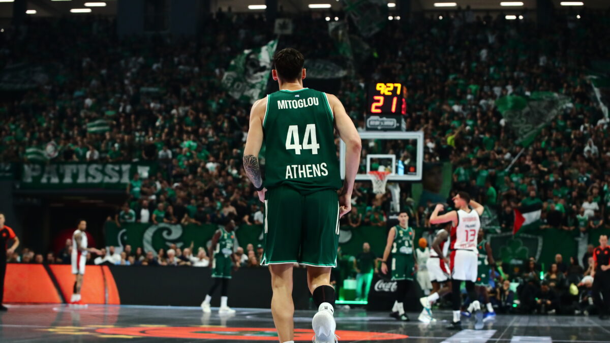Ο Ντίνος Μήτογλου