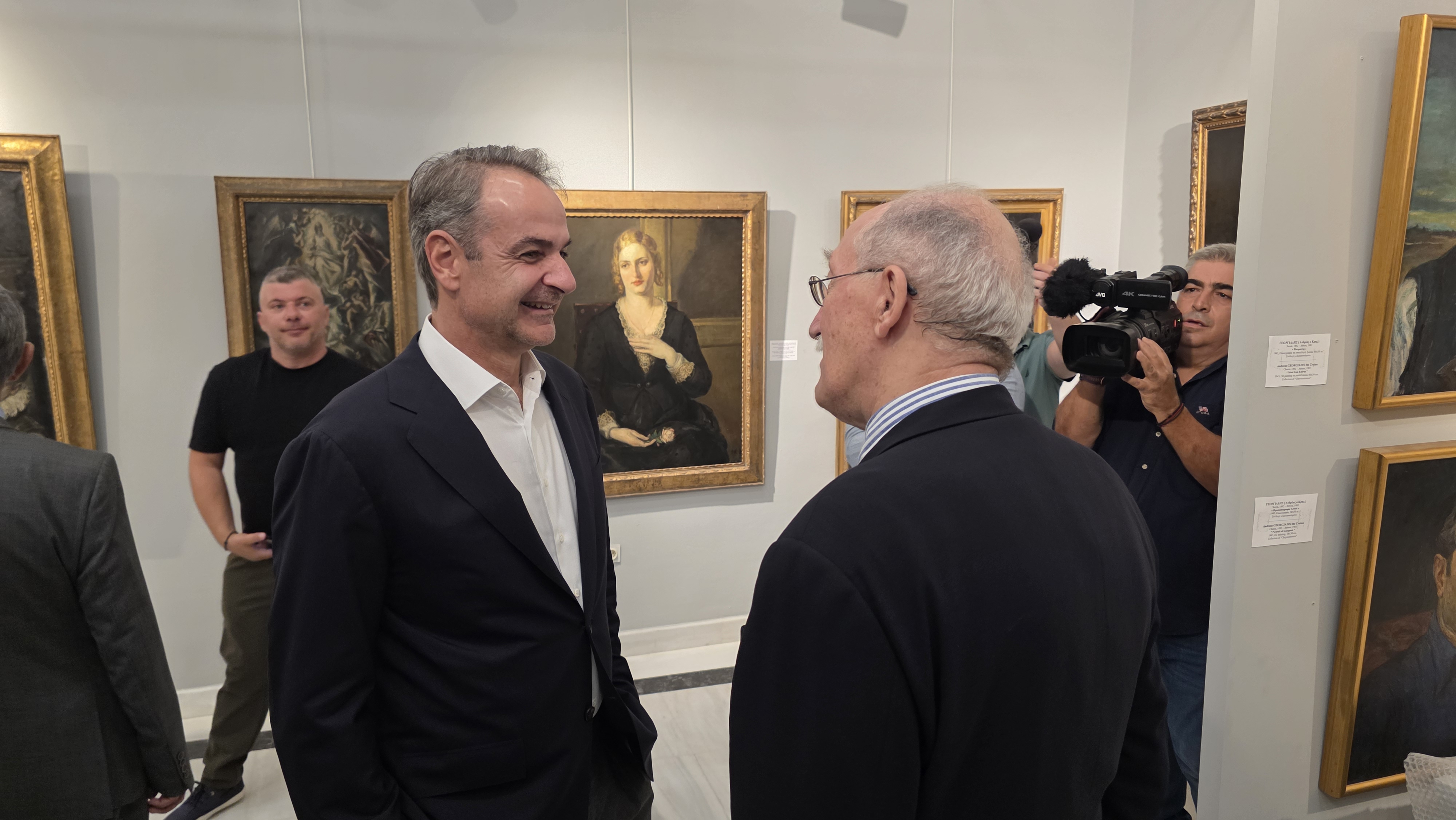 Ο Κυριάκος Μητσοτάκης στα Χανιά: Οι χαιρετούρες, οι selfies και η ομιλία για τον Μίνωα Ζομπανάκη