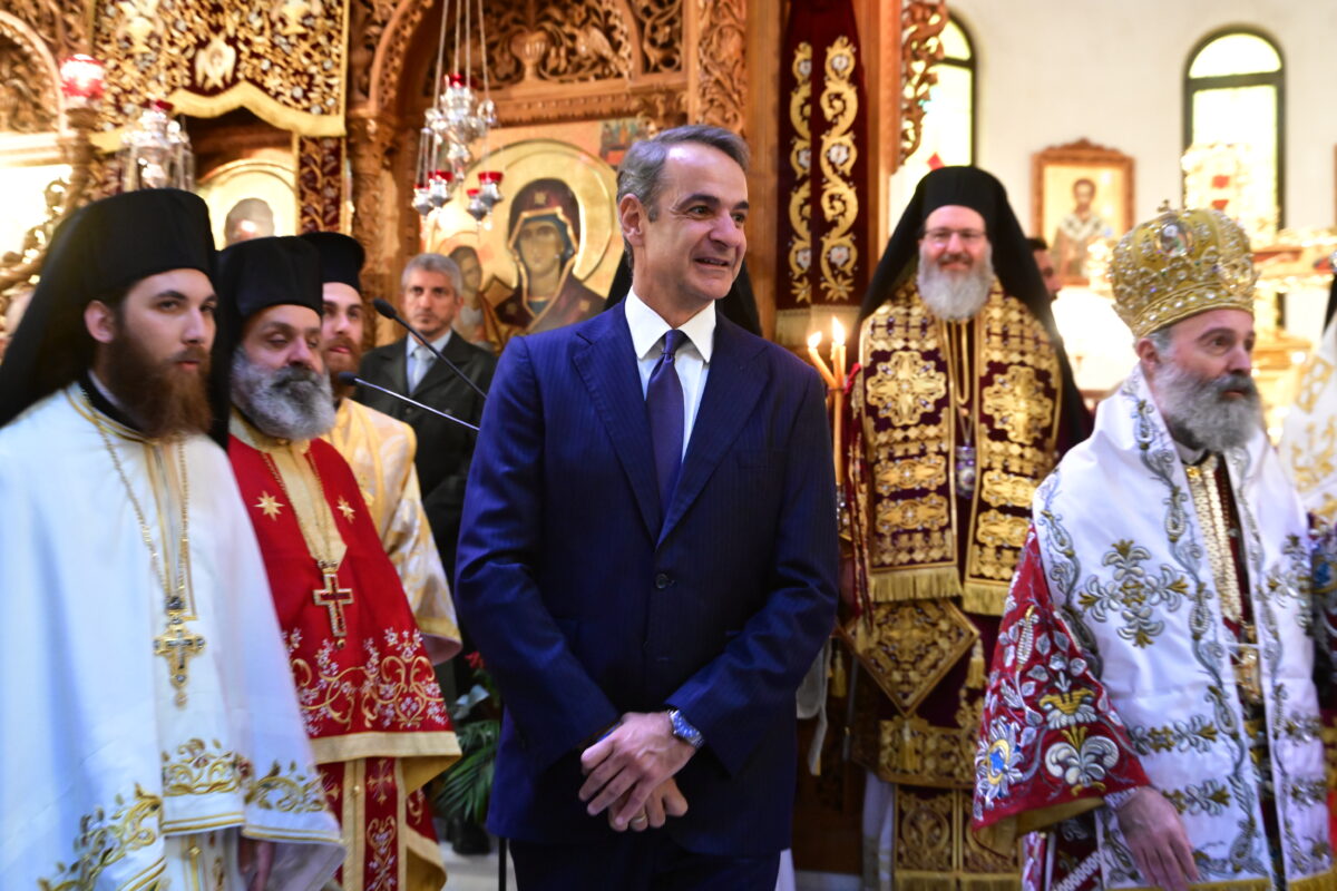 Στον Αγιο Δημήτριο ο Κυριάκος Μητσοτάκης - Παρακολούθησε τη λειτουργία - Ευχαριστήρια του Οικουμενικού Πατριαρχείου για τη Μονή Σινά