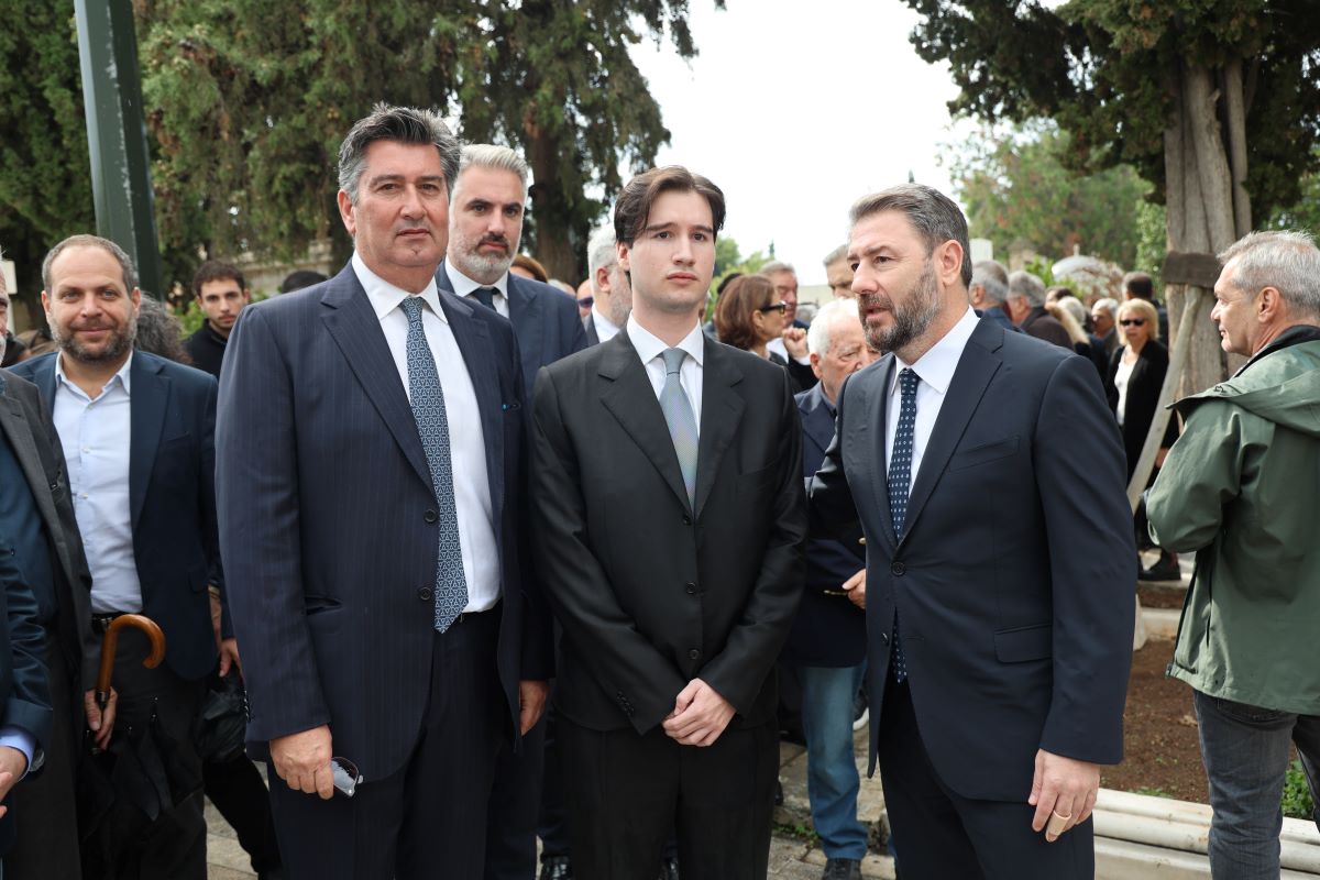 Φώφη Γεννηματά: Σύσσωμο το ΠΑΣΟΚ στο μνημόσυνό της - «Για εμάς θα είναι πάντα η μητέρα μας» είπε συγκινημένος ο γιος της