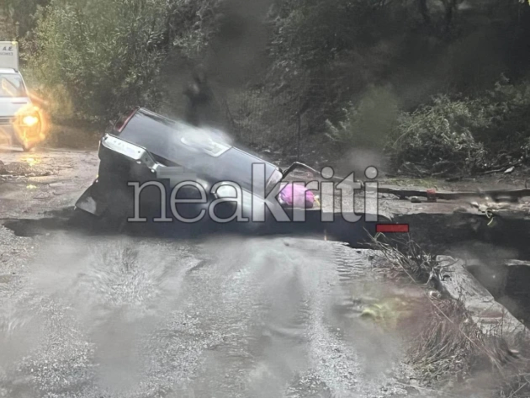 Αυτοκίνητο εγκλωβίστηκε από την κακοκαιρία