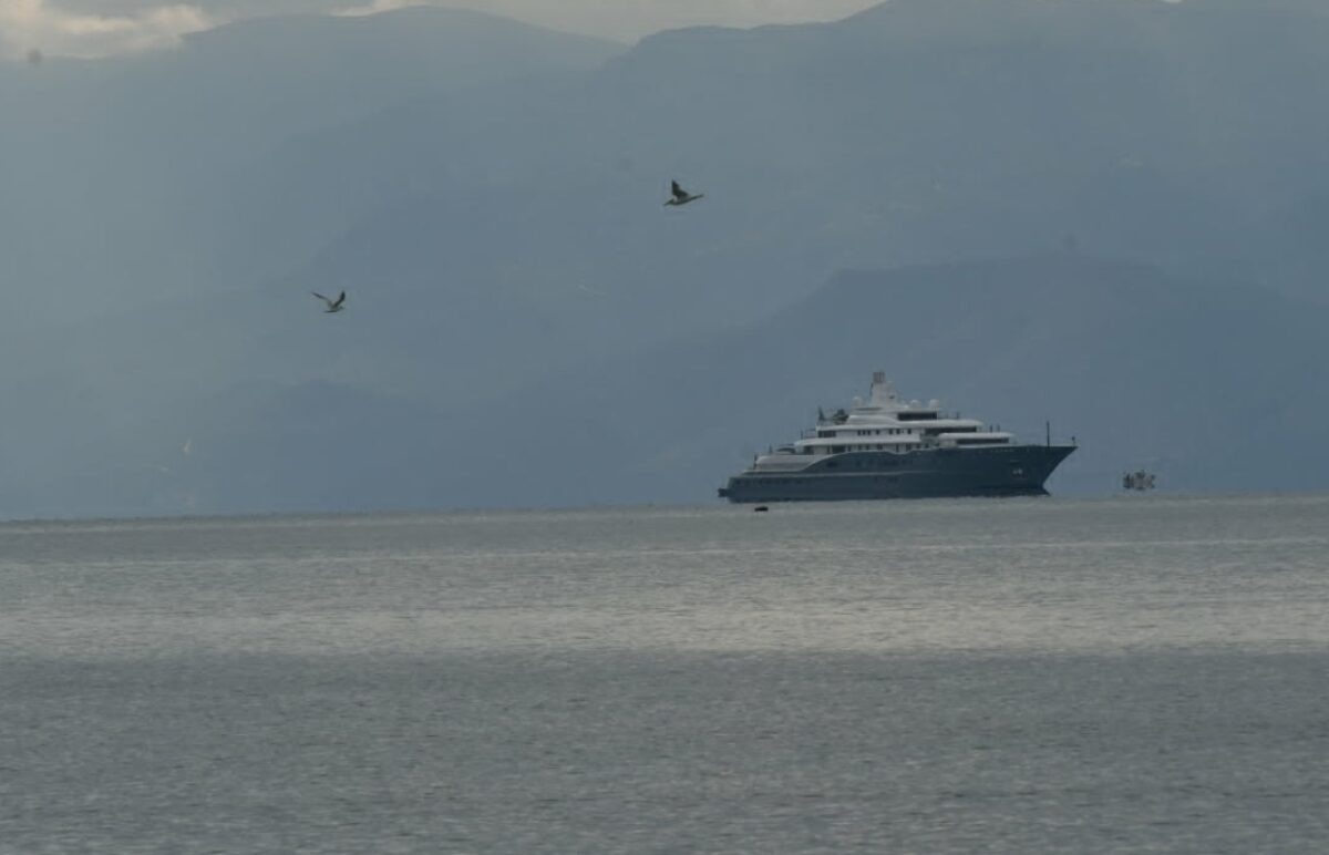 Η θαλαμηγός στο Ναύπλιο
