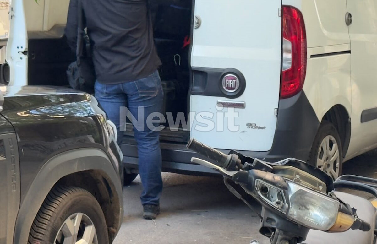 Συναγερμός στη Νίκαια: Δύο χειροβομβίδες, 140 φυσίγγια και όπλο βρέθηκαν σε ταράτσα