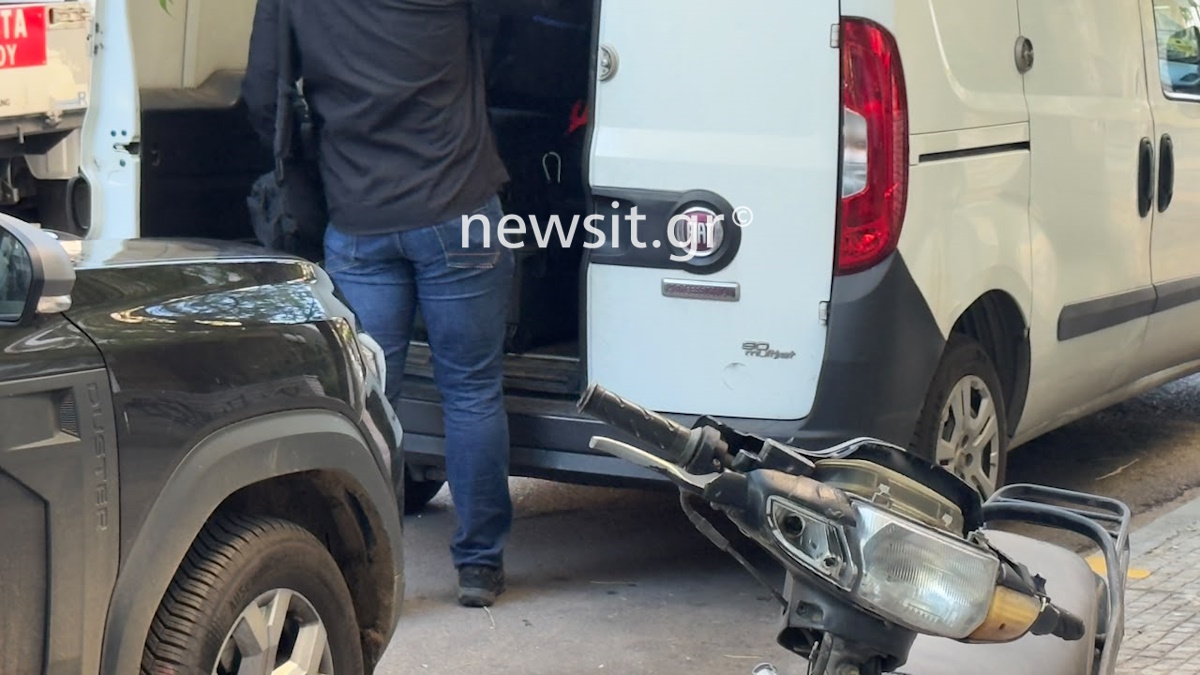 Συναγερμός στη Νίκαια: Δύο χειροβομβίδες, 140 φυσίγγια και όπλο βρέθηκαν σε ταράτσα | Επικαιρότητα στο LivePress.gr