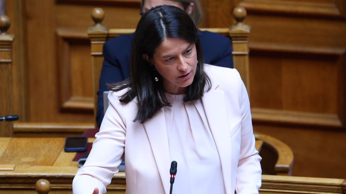 Η Νίκη Κεραμέως στη Βουλή