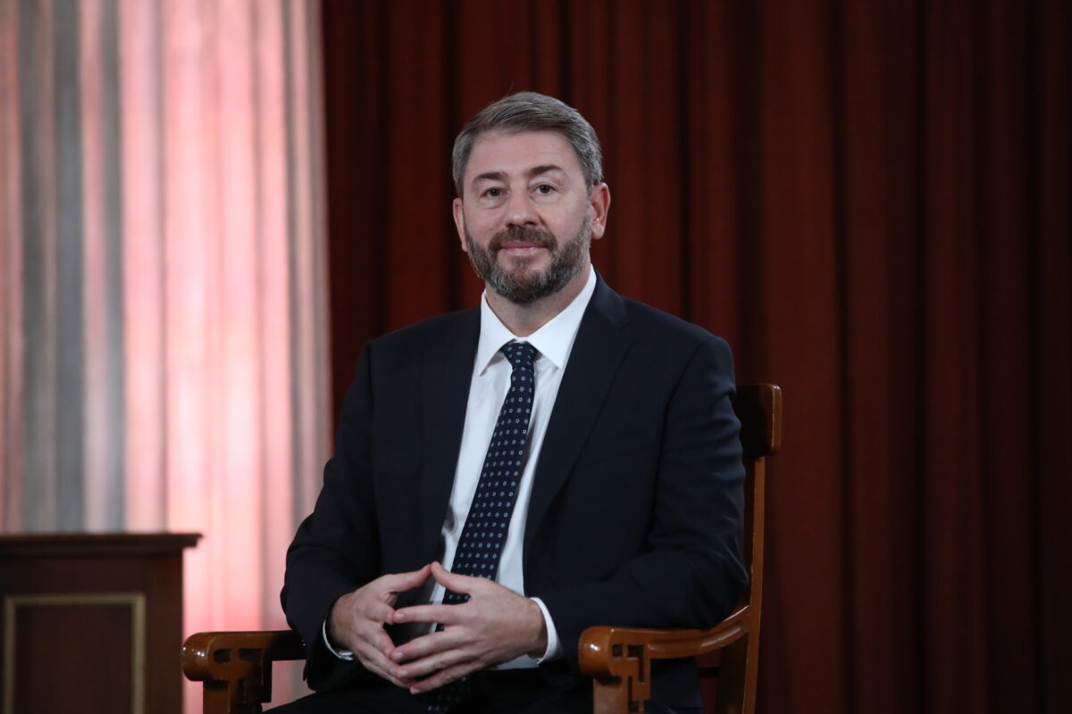 Ανδρουλάκης κατά Μητσοτάκη για στεγαστικό: «Φαεινή ιδέα να το κάνει μπίζνα για τους εργολάβους»
