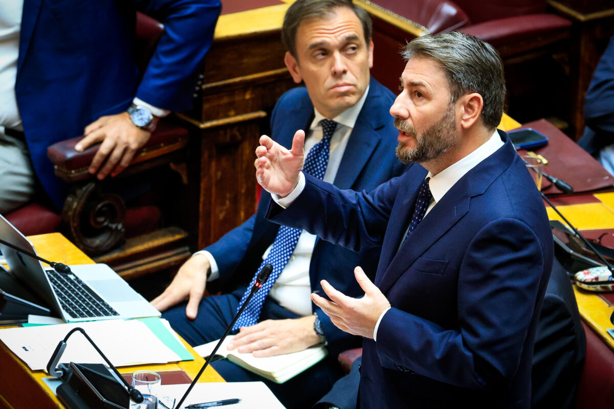 Ανδρουλάκης κατά Μητσοτάκη: «Κάνει τη στεγαστική κρίση μπίζνα για τους μεγαλοεργολάβους» - «Θα πληρώσετε την αλαζονεία σας στις εκλογές»