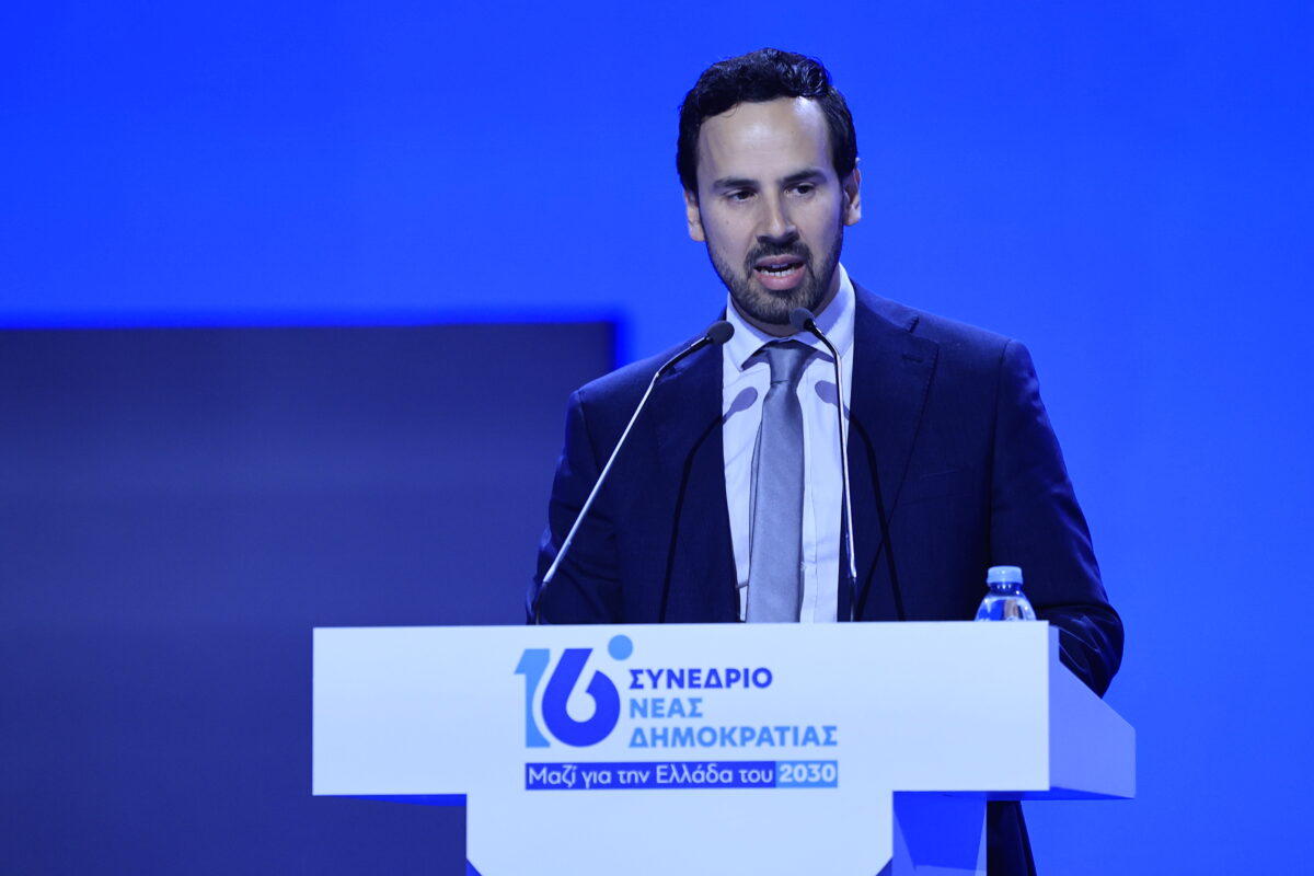 Ρωμανός: «Ψέμα ότι ο Τσίπρας ήταν πάντα απέναντι στη βία» – Η Αυγή είχε ένθετο «ω έλατο, ω έλατο τι ωραία που αρπάζεις»
