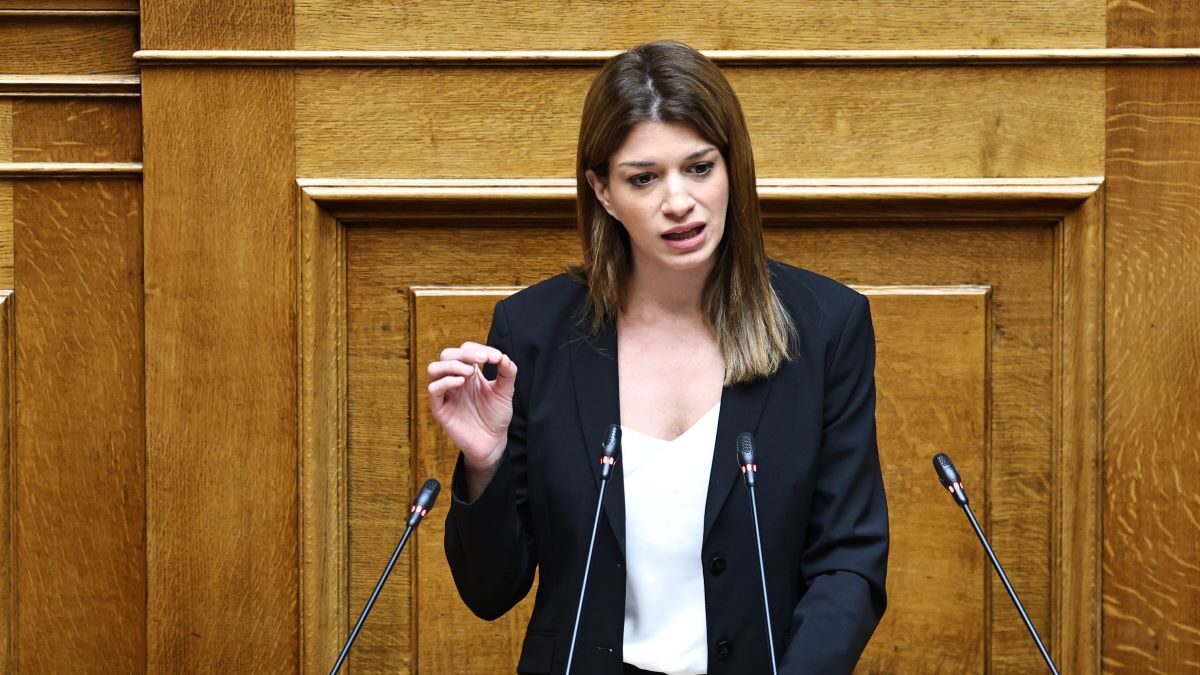 Η Κατερίνα Νοτοπούλου στη Βουλή