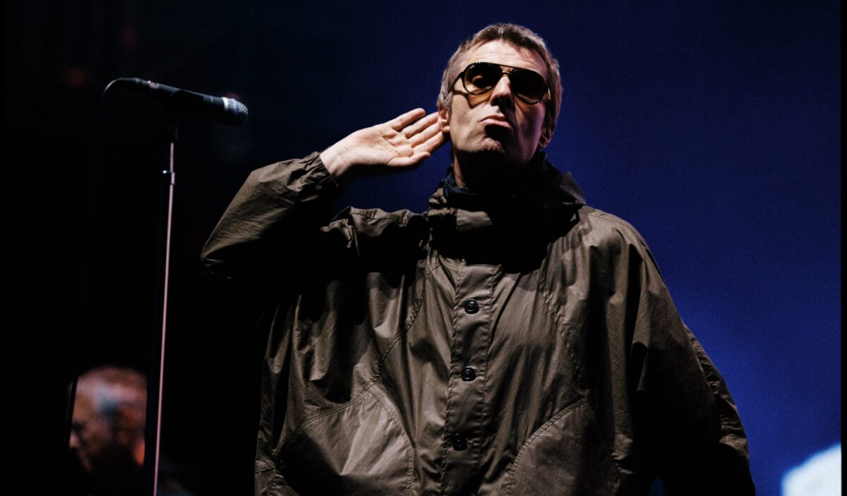 Στο Disney+ το «Oasis: Don’t look back in anger» και ακυκλοφόρητο υλικό από τη συνέντευξη των Liam και Noel Gallagher