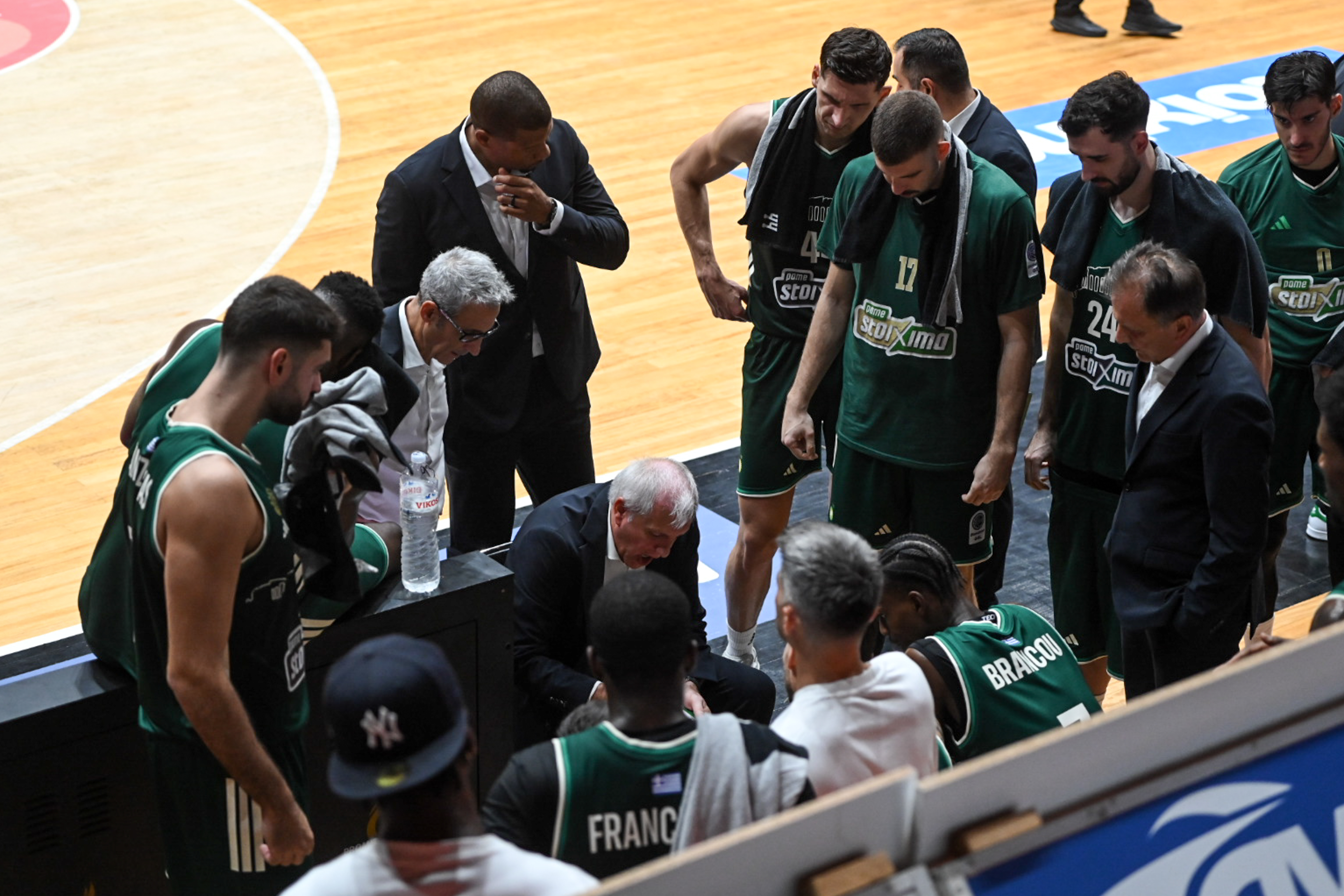 Προμηθέας Πάτρας – Παναθηναϊκός: Έξαλλος ο Ομπράντοβιτς τα «έχωσε» στον Μαντζούκα