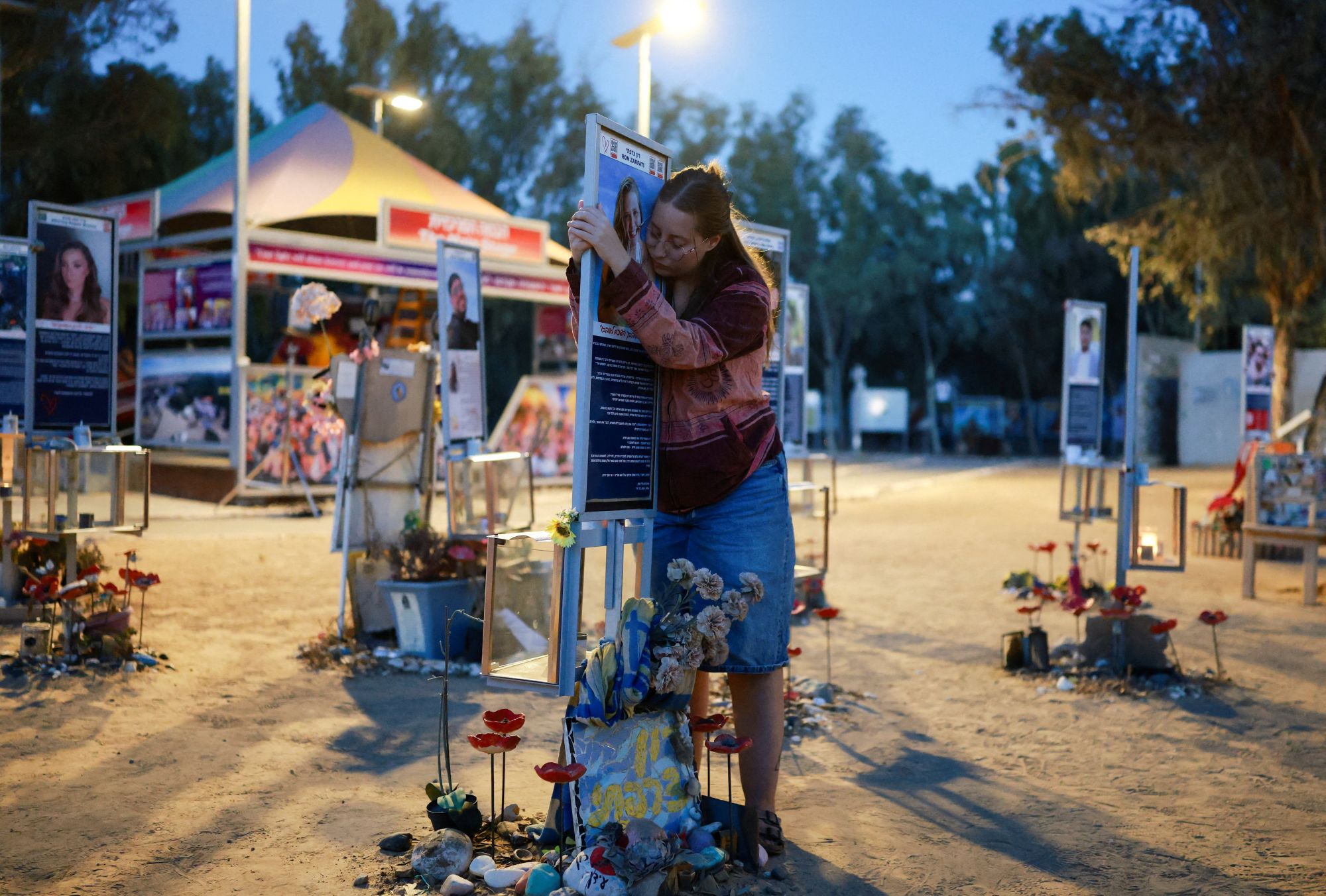 Θρήνος στο σημείο όπου εκτελέστηκαν εν ψυχρώ νέοι