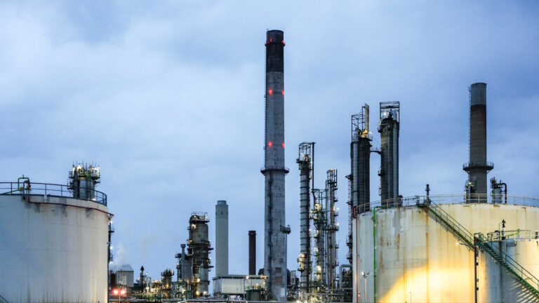 FILE PHOTO: FILE PHOTO: Oiltanks and chimneys at ExxonMobil refining and petrochemicals platform in Rotterdam, Netherlands April 9, 2026.