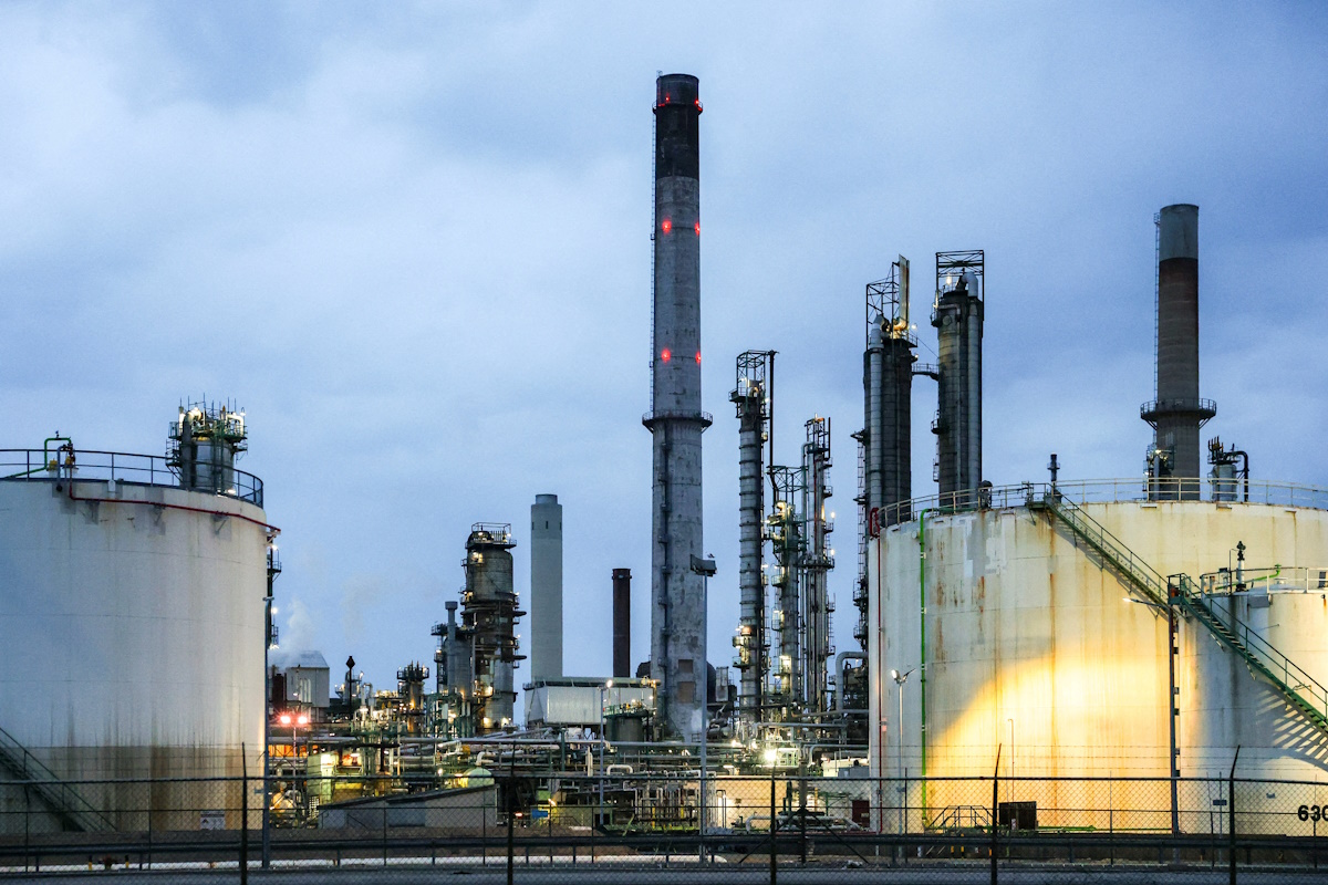 Πάνω από τα 110 δολάρια το Brent, με άνοδο 10% τον Οκτώβριο – Σε τροχιά για τα 90 ευρώ το φυσικό αέριο