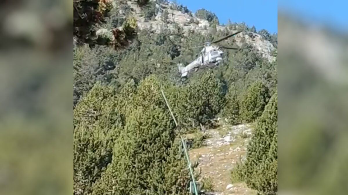 Όλυμπος: Στο νοσοκομείο με τροφική δηλητηρίαση οι 6 μαθητές – Βίντεο με την αεροδιακομιδή τους από το καταφύγιο