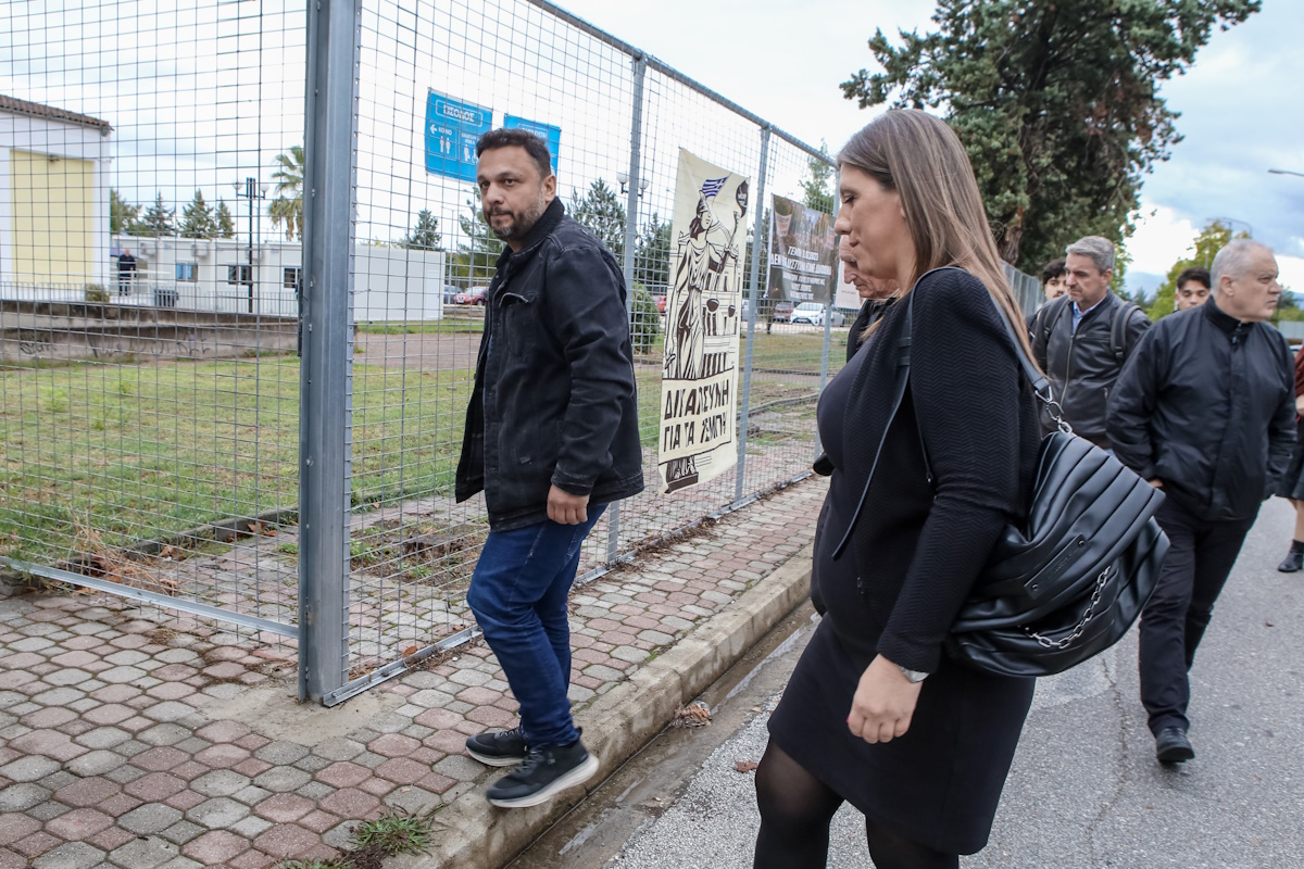 Δίκη για Τέμπη: «Όταν έφτασα εκεί είδα έντονες φλόγες και μια περίεργη οσμή», κατέθεσε ο Πάνος Ρούτσι