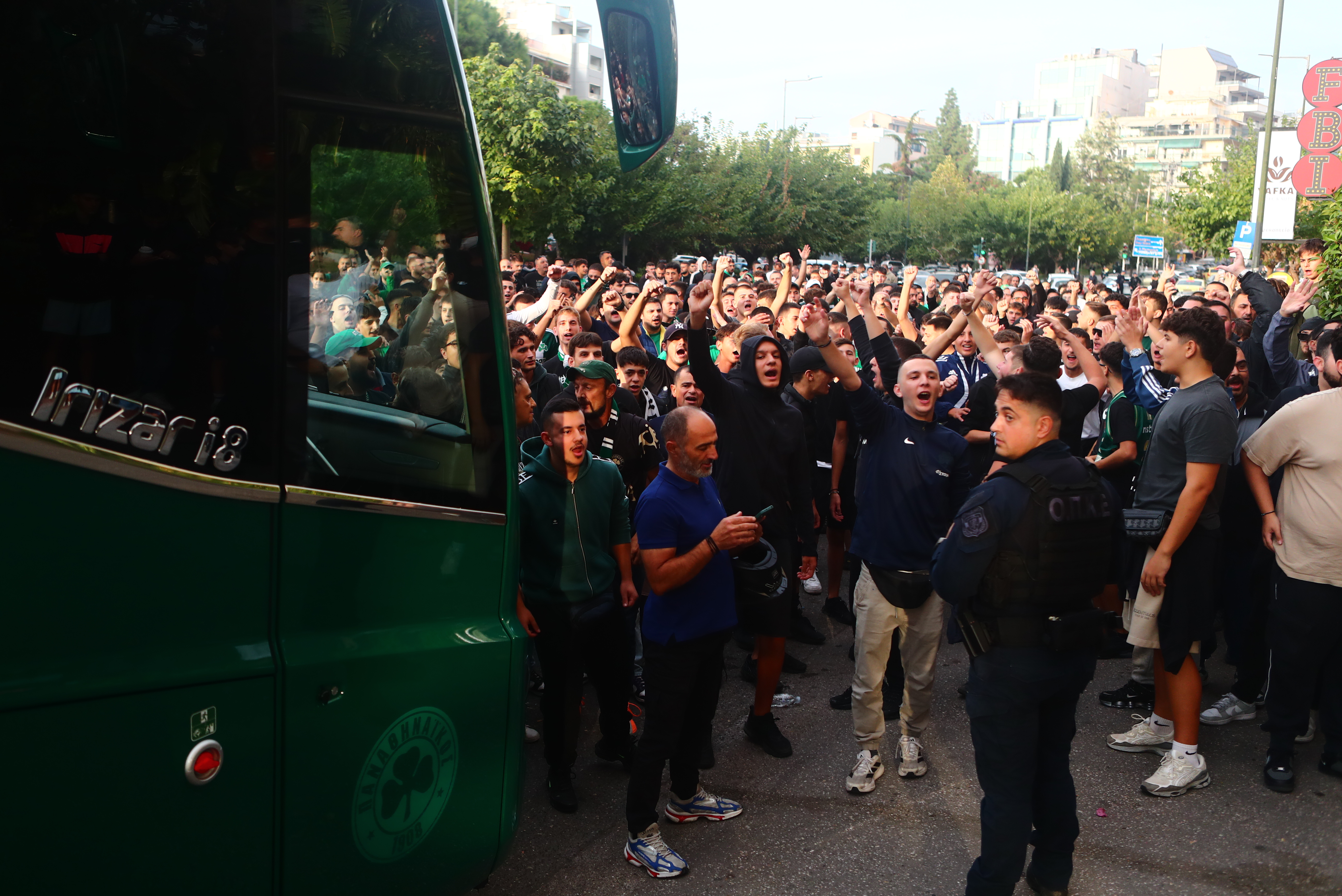 Παναθηναϊκός: Χαμός από τους οπαδούς στο ξενοδοχείο πριν το ντέρμπι με τον Ολυμπιακό