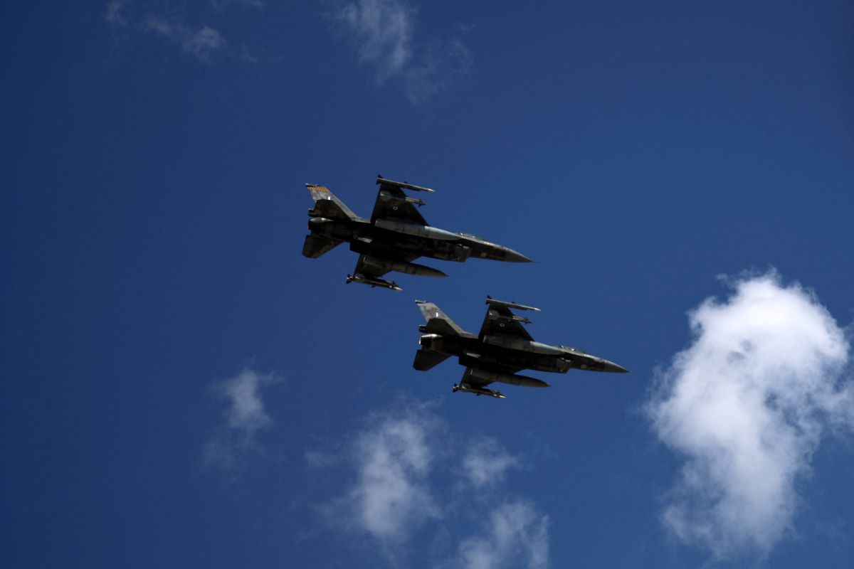 66 χρόνια Κυπριακής Δημοκρατίας: Εντυπωσιακή η στρατιωτική παρέλαση στη Λευκωσία - Πέταξαν 2 ελληνικά F-16