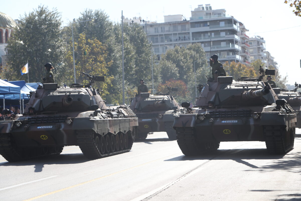 28η Οκτωβρίου: Οι δρόμοι που κλείνουν σε Αθήνα και Θεσσαλονίκη λόγω της παρέλασης  - Τροποποιήσεις σε Μετρό και Τραμ