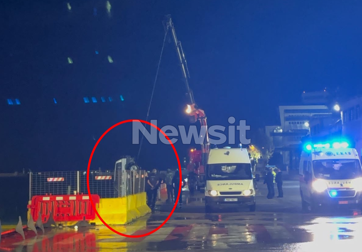 Αυτοκίνητο έπεσε στο λιμάνι του Πειραιά – Ένας νεκρός και δύο εγκλωβισμένοι
