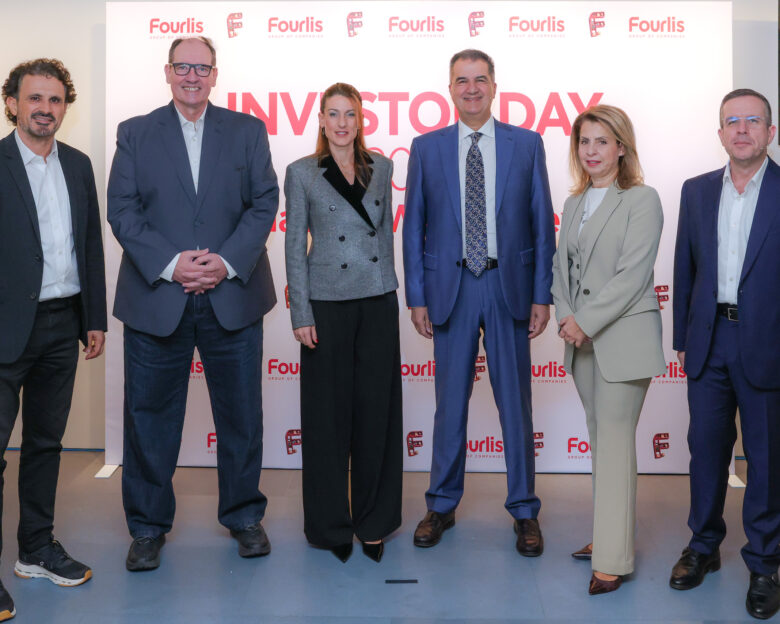 κ. Βαγγέλης Μπάτρης, Managing Director SPORTSWEAR MARKET (INTERSPORT & Foot Locker), κ. Πάνος Κατηφόρης, Managing Director ΙΚΕΑ (HOUSEMARKET), κα. Έλενα Παππά, Fourlis Group Investor Relations & Corporate Affairs Director, κ. Βασίλης Φουρλής, Fourlis Group Chairman, κα. Τέσση Λατσού, Fourlis Group CFO, κ. Γιάννης Βασιλάκος, Fourlis Group CEO
