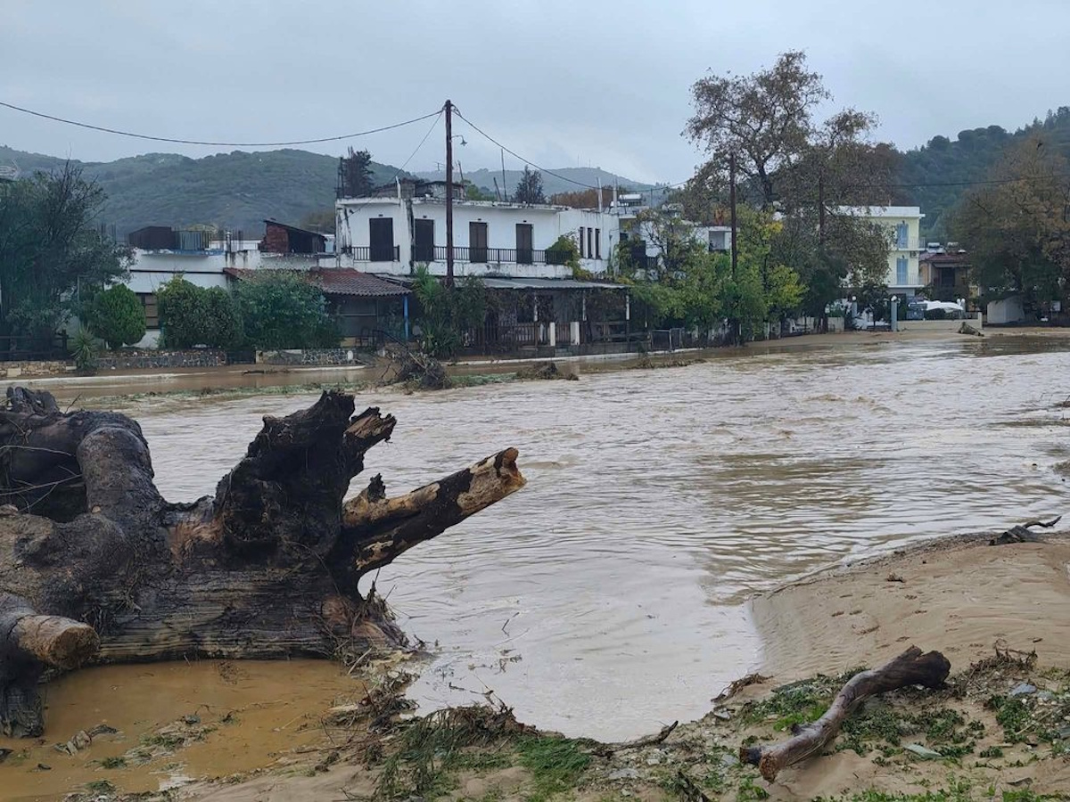 Πήλιο: Στα δύο έχει κοπεί ο Πλατανιάς – 50 κάτοικοι εγκλωβισμένοι | Επικαιρότητα στο LivePress.gr