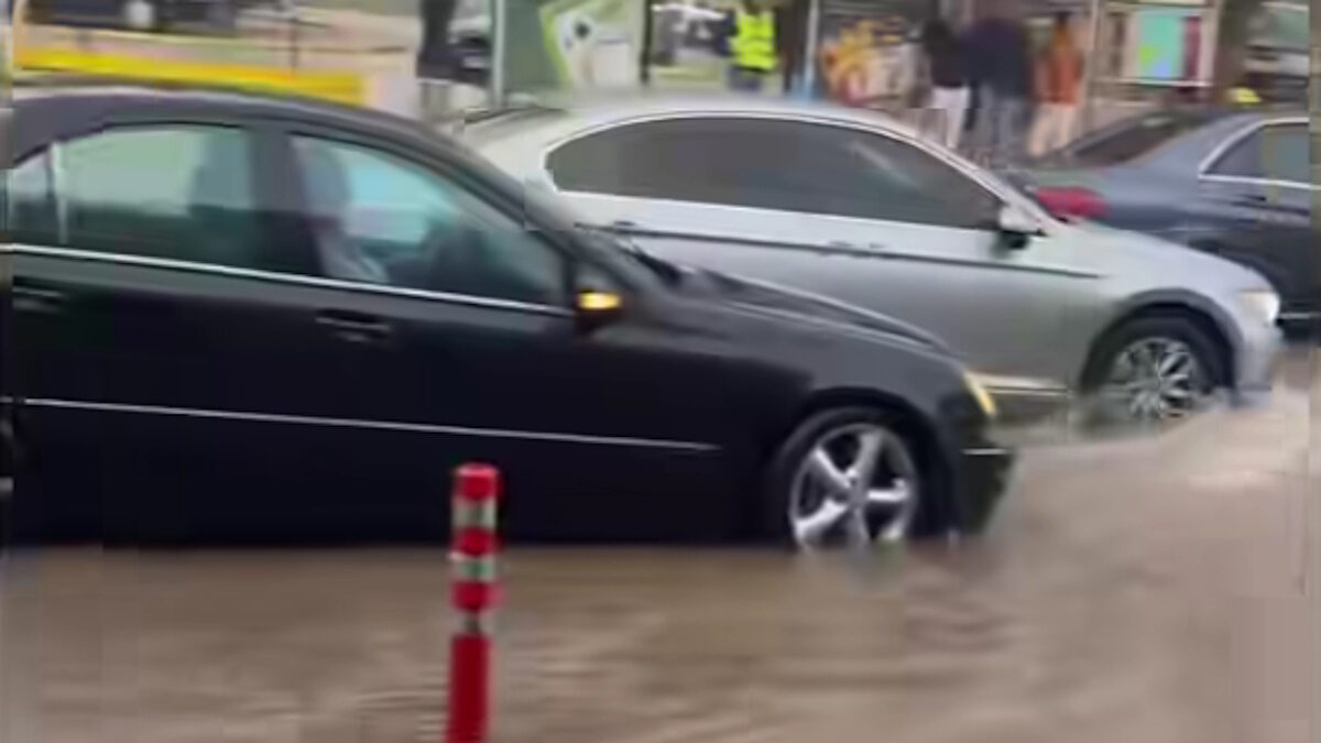 Ο δρόμος έξω από το αεροδρόμιο της Ρόδου