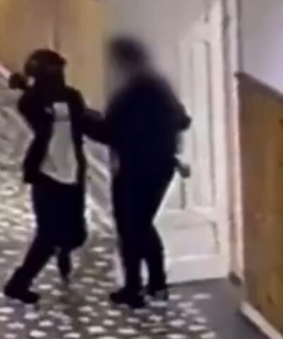 Ρουμανία: 13χρονος μαθητής επιτέθηκε με μαχαίρι και τραυμάτισε μια καθηγήτρια και έναν συμμαθητή του – Δείτε βίντεο