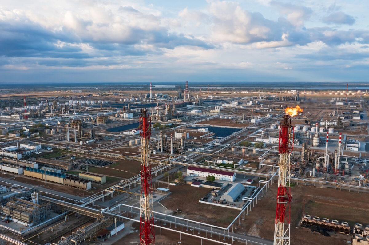 Το Brent στα 115 δολάρια, πάνω από τα 95 ευρώ το φυσικό αέριο - Ελπίδες για αποφυγή ενός ακόμη κύματος έντασης στο Ιράν